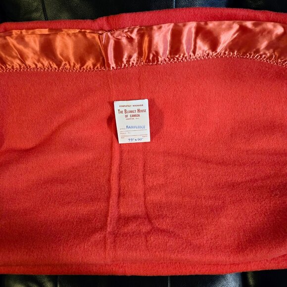 Vintage The Blanket House Satin Edge Fleece Blanket Red Retro Read - Picture 4 of 5